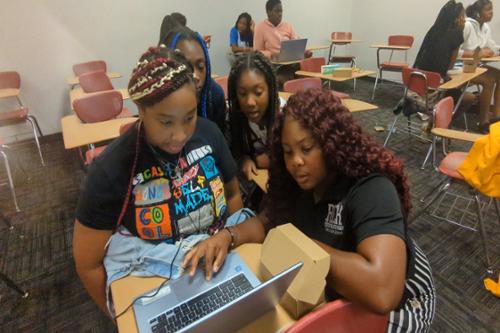 This summer, Texas Southern University hosted a three-week program sponsored by Verizon: the Verizon Innovative Learning STEM Achievers Immersion camp. This was the sixth year. For the first time, the camp was co-ed. 
